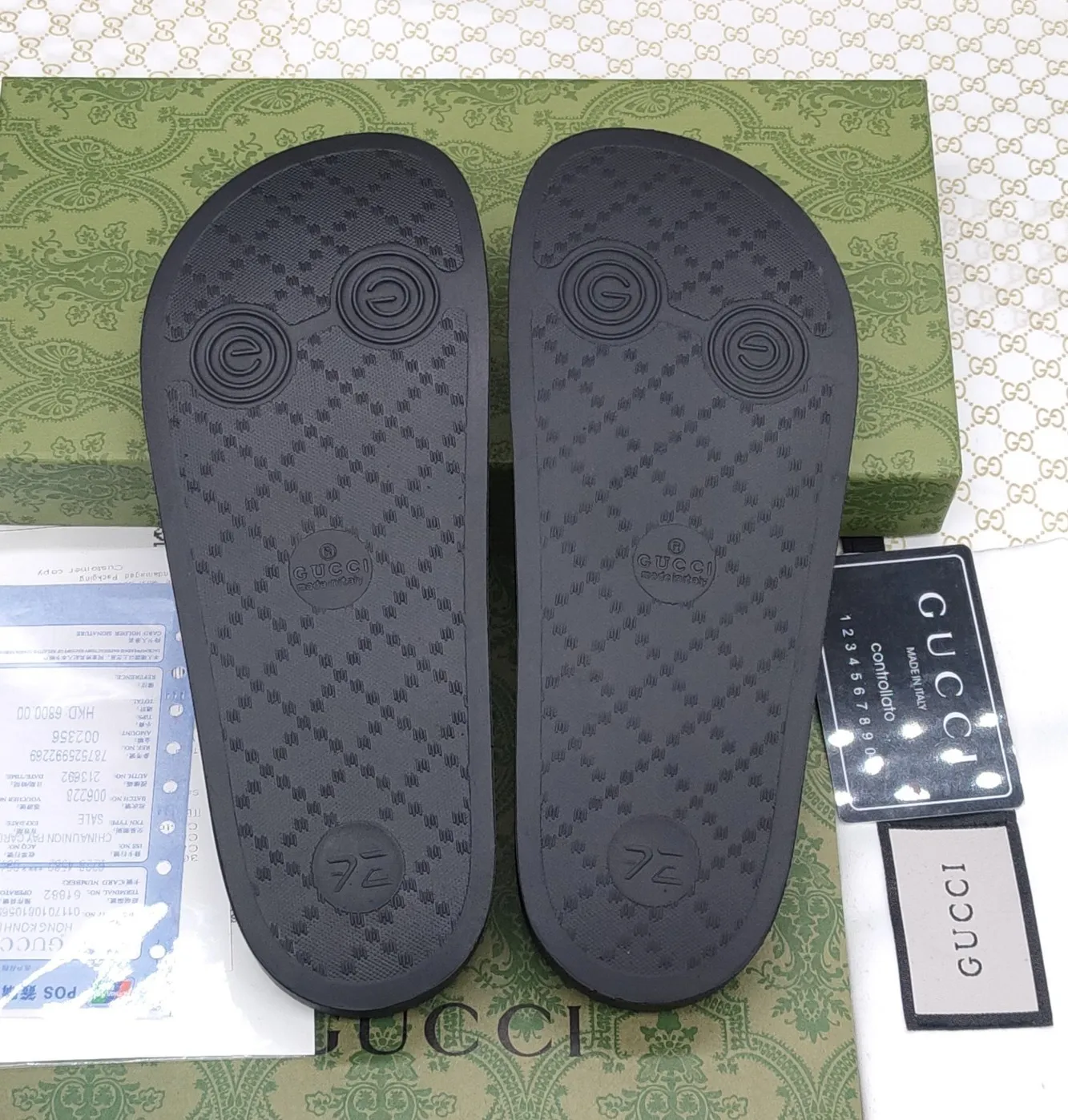 👟👟Ex-factory price 220👟👟 Couple model 🎗Gucci "Gucci" slippers, a much-anticipated one, so beautiful that it will melt your hearts❤,! It is simply a masterpiece of extraordinary craftsmanship. It is a must-have for everyone. It is made by open molding. The foot feels Q-elastic and super soft. The upper foot is super delicate. Size number (35~47), exclusive model, with many layouts, there is always one you like🎉🎉